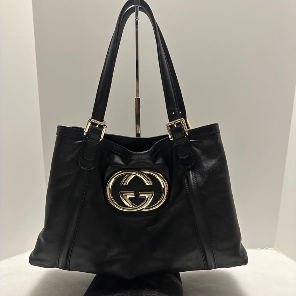 Authentic Gucci shoulder bag.